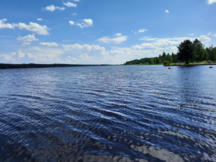 Aurinkoista ja lämmintä, vähäinen tuulenvire.