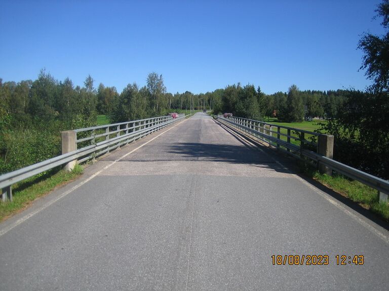 Matkanivan silta etelä.JPG