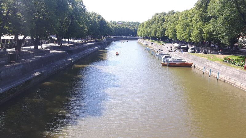 Tiedosto:Aurajoen alaosan alue (28.001)-Aurajoki, Tuomiokirkkosilta-ObsIMG-201707291229-90.jpg