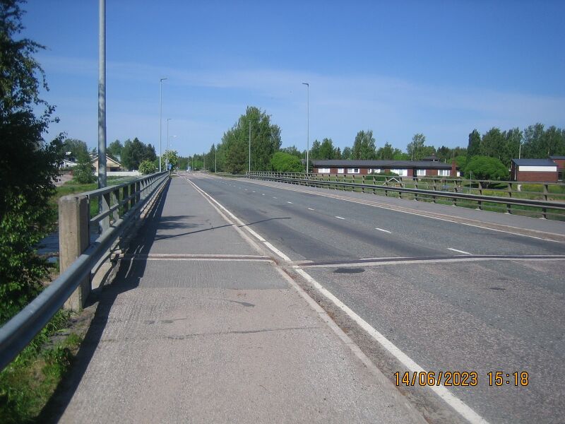 Tiedosto:Alavieskan silta eteläpäästä.JPG