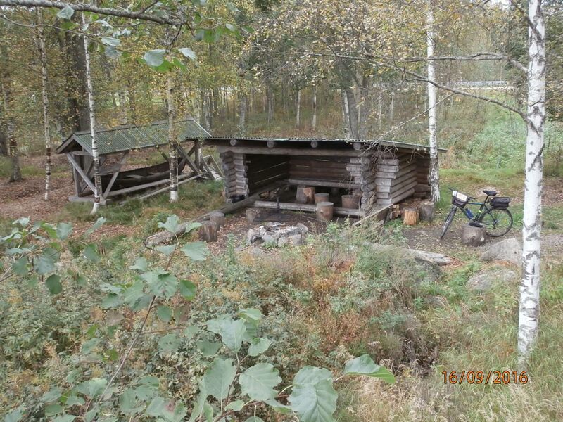 Tiedosto:Salinkaan lintutornin laavu.JPG