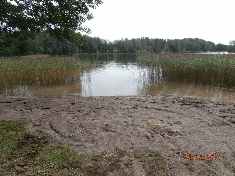 Lohjansaaren uimaranta vesirajasta.JPG