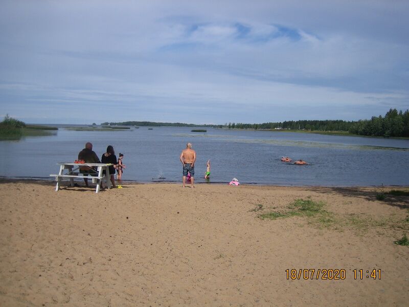 Tiedosto:Sautinkarin uimaranta.JPG