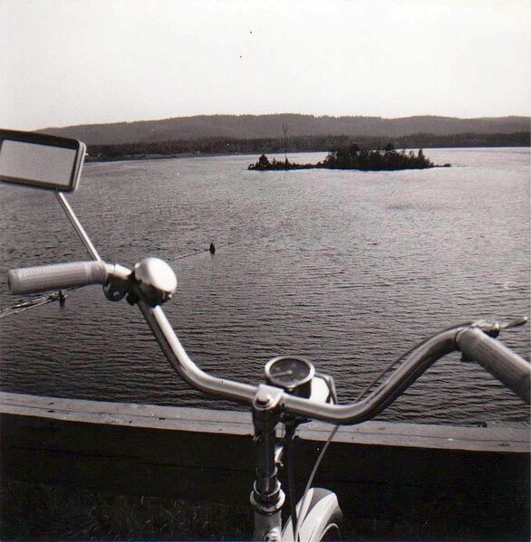 Tiedosto:Ahvenisen sillalta.jpg