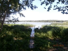 Navalan ladon laituri kaukaa.JPG