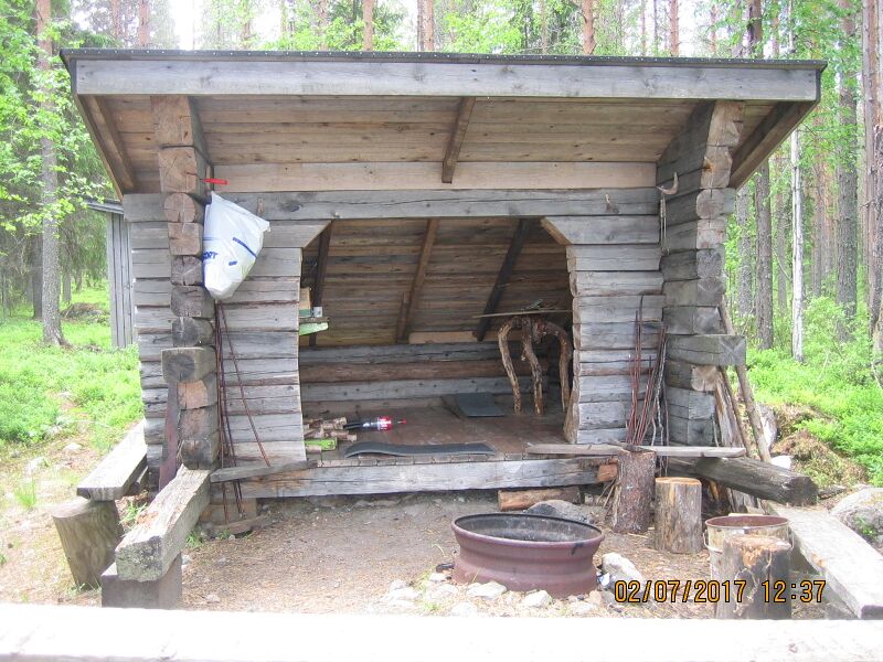 Tiedosto:Hankalammen laavu.JPG