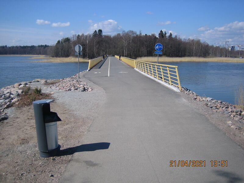 Tiedosto:Läntinen Tarvonsilta idästä.JPG