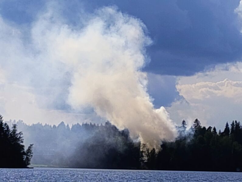 Tiedosto:Tulipalo katumalla.jpg