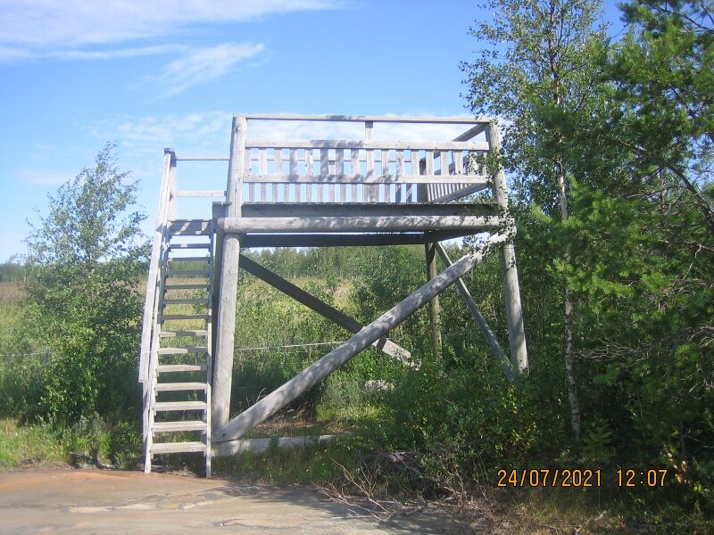 Tiedosto:Veteraanimajan lintutorni 2.JPG