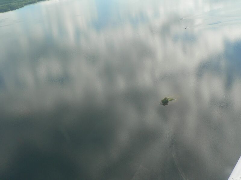 Tiedosto:8 5 Juojärvi, troolaajat ja Kapustaniemen Munaluoto.JPG