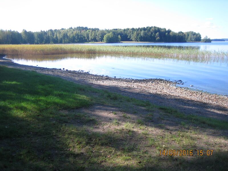 Tiedosto:Vohloisten uimaranta idasta.JPG