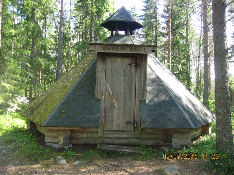 Tiedosto:Ahvenlammen kota Sievi.JPG