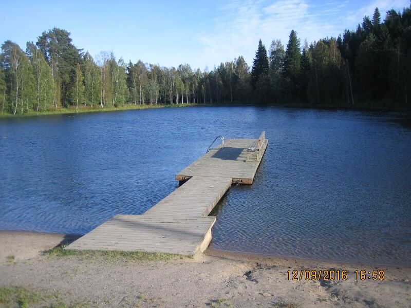 Tiedosto:Liinalammin laituri.JPG