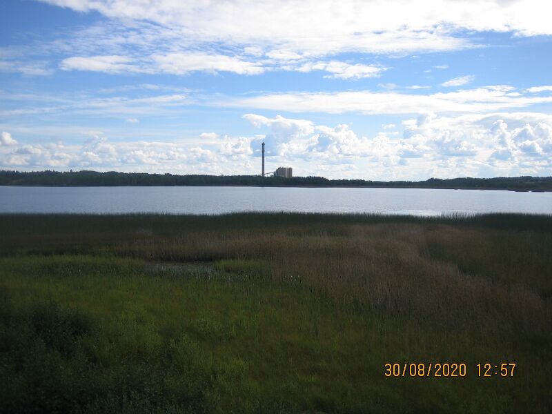 Tiedosto:Huikarinniemen lintutornista 2.JPG