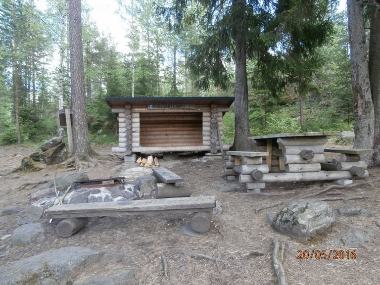 Kiiskilammen laavu.JPG