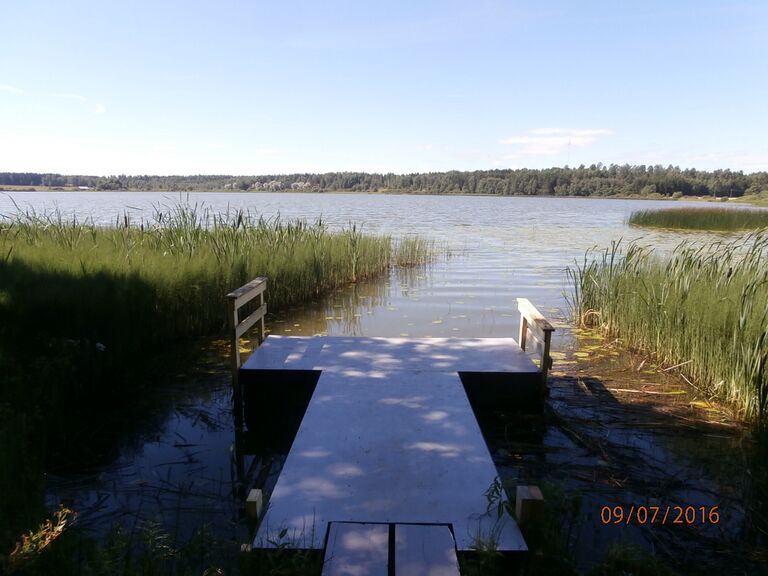 Navalan ladon laituri läheltä.JPG