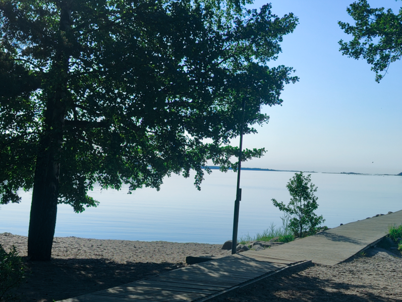 Tiedosto:Suvisaaristo-Lauttasaari-Matinkylän uimarannan laituri-ObsIMG-202306200757-6491845b2321b.png