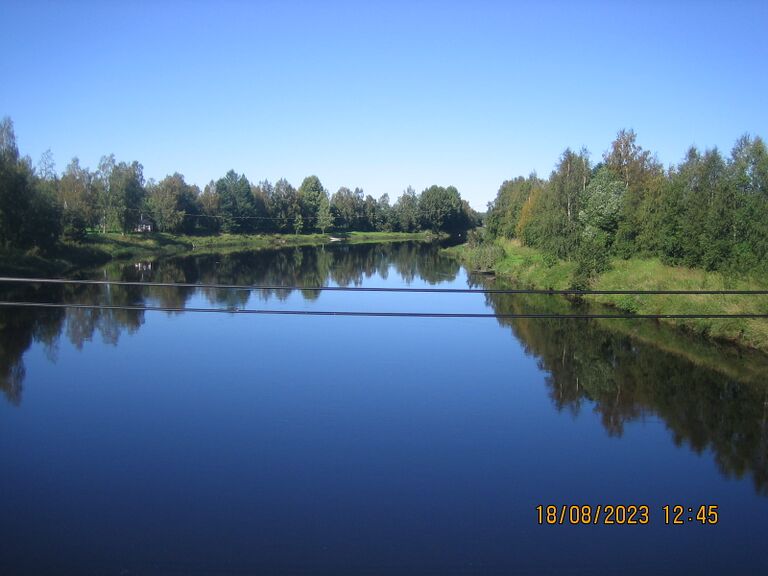 Matkanivan sillalta alavirtaan.JPG