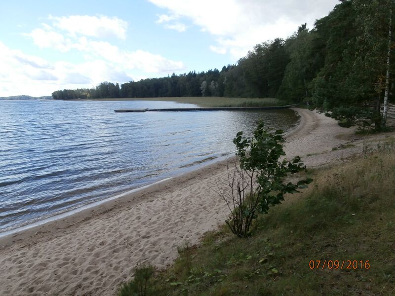 Tiedosto:Liessaaren uimaranta idasta.JPG