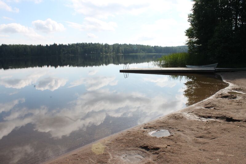 Tiedosto:Näkymä uimarannalta lounaaseen.JPG