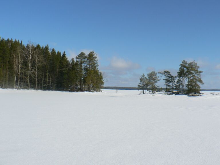Pieni Korpisaari ja luoto.JPG