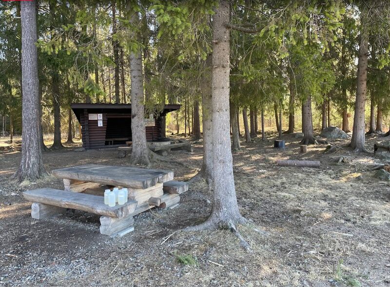 Tiedosto:LUMA Vähäjärvi laavu.jpg