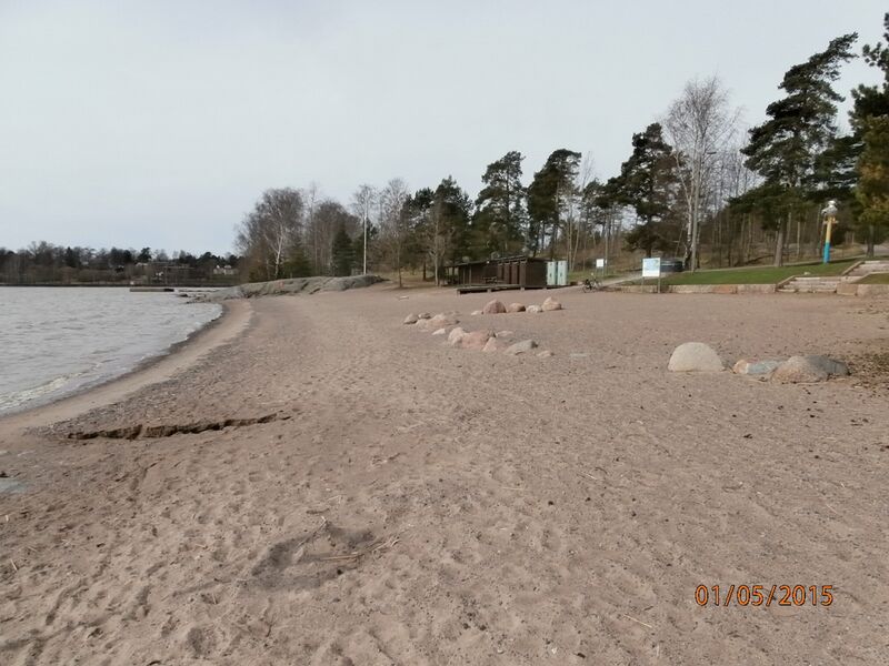 Tiedosto:Mustikkamaan uimaranta 2.JPG