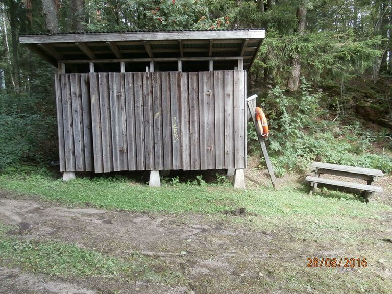 Lohjansaaren uimarannan pukukopit.JPG