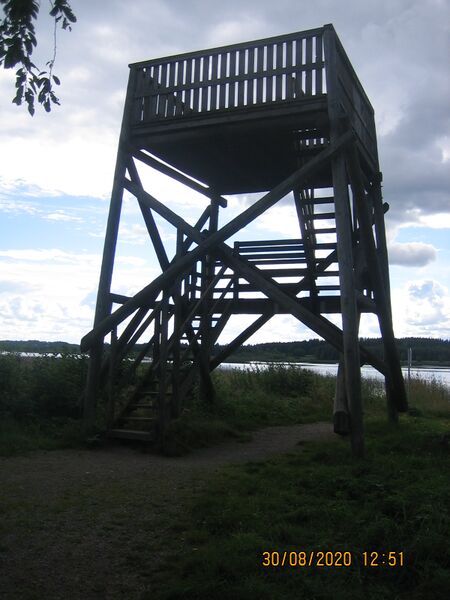 Tiedosto:Huikarinniemen lintutorni.JPG