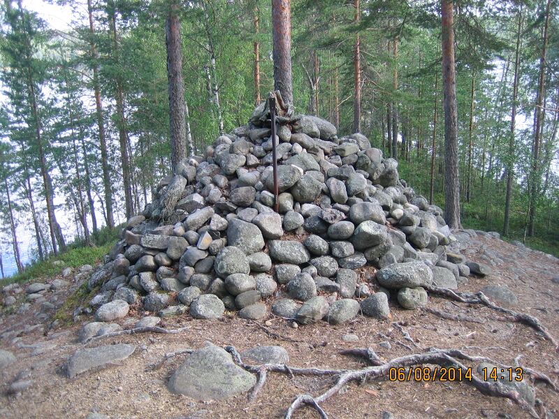 Tiedosto:Pajarin hauta.JPG