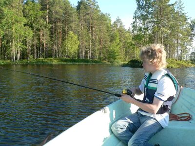 Timo kalassa Leväsaaren luona 03 07 2008.JPG